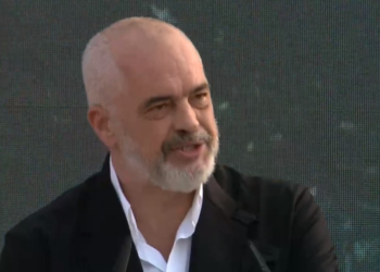 Rama premton sërish Aeroportin e Vlorës