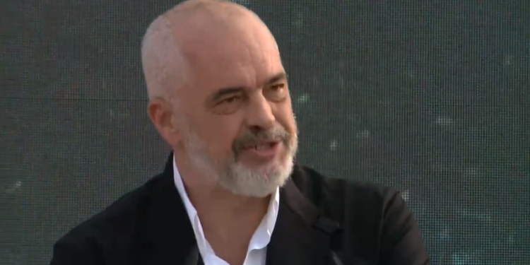 Rama premton sërish Aeroportin e Vlorës