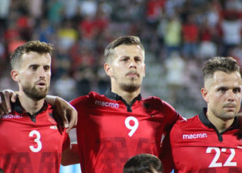 Mesfushori i Shqipërisë rezulton pozitiv me COVID-19, e konfirmon klubi danez