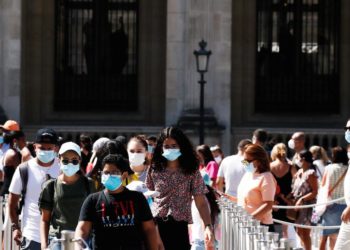 Kufizime të lëvizjes në Francë pas shtimit të rasteve me COVID-19, mbyllen baret dhe restorantet