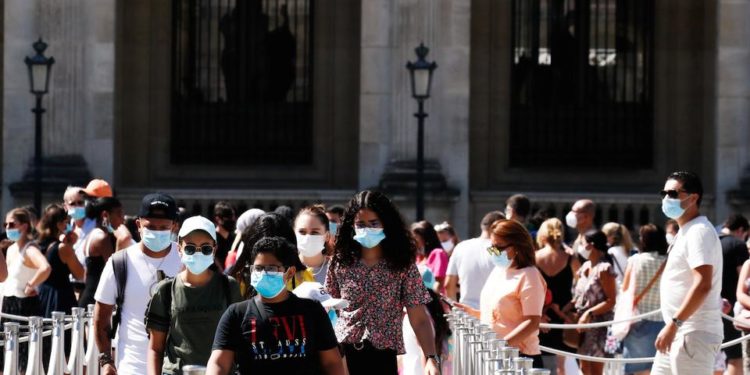 Kufizime të lëvizjes në Francë pas shtimit të rasteve me COVID-19, mbyllen baret dhe restorantet