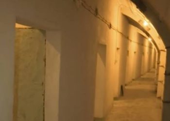 Gjiganti francez “fiksohet” me bunkerët e Shqipërisë, spikat ai poshtë kalasë së Gjirokastrës: U ndërtuan për një luftë që nuk ndodhi kurrë