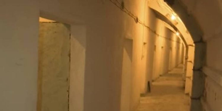 Gjiganti francez “fiksohet” me bunkerët e Shqipërisë, spikat ai poshtë kalasë së Gjirokastrës: U ndërtuan për një luftë që nuk ndodhi kurrë