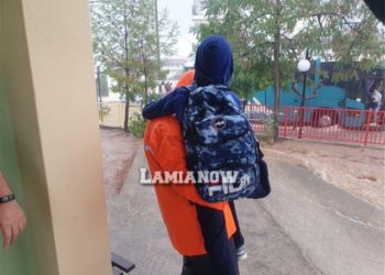 Ç’po ndodh në Greqi? Njerëz të bllokuar nëpër shtëpi dhe makina të ngecura në rrugë nga cikloni (FOTOT)