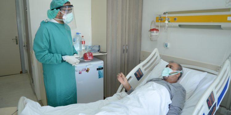 Francë/ Mbi 10 000 raste me COVID-19