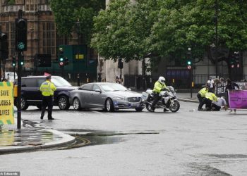 Boris Johnson shpall masat e reja kundër COVID-19