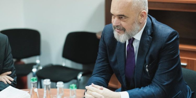 Rama ironizon Bashën: Programi i Lulit është një tramvaj me shalqi që nuk piqen kurrë, ti je pasagjeri VIP