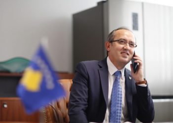 Njohje nga Greqia? Kryeministri i Kosovës bisedon në telefon me Mitsotakis
