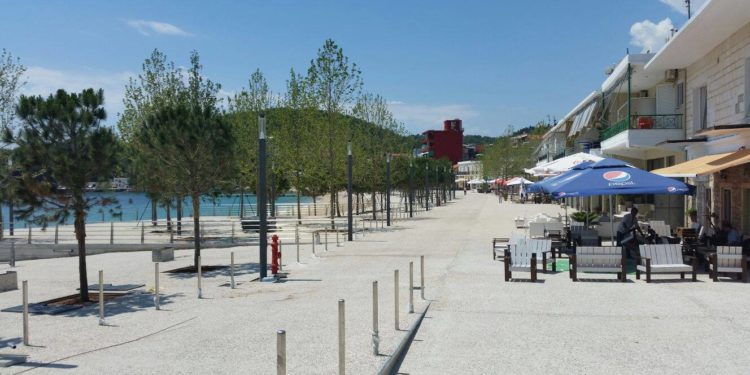 Biznesmeni i vrarë në Himarë kushëri i kryetarit të bashkisë, plagoset motra e tij