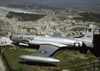 Historia e bujshme e avionit në Gjirokastër, ja çfarë shkruante gazeta franceze në 1958