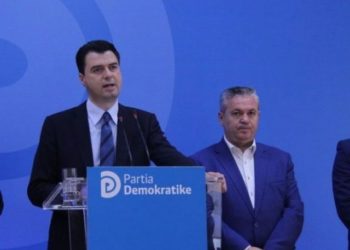 Kurva e Ramës dhe një shtëpi publike me turne