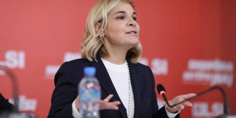 Kryemadhi kërkon votën e grave nga Durrësi: Më 25 prill duhet votuar kundër Ramës. Vetëm LSI mund të rikthejë dinjitetin dhe integritetin e vendit