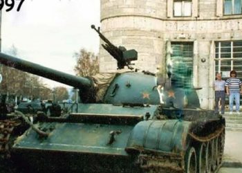 Ditët e zjarrta të ’97 në jug të Shqipërisë, flasin gazetarët që raportonin me kokën në torbë