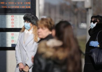 Shifra alarmante infektimi/ Bullgaria vendos mbajtjen e maskave në rrugë