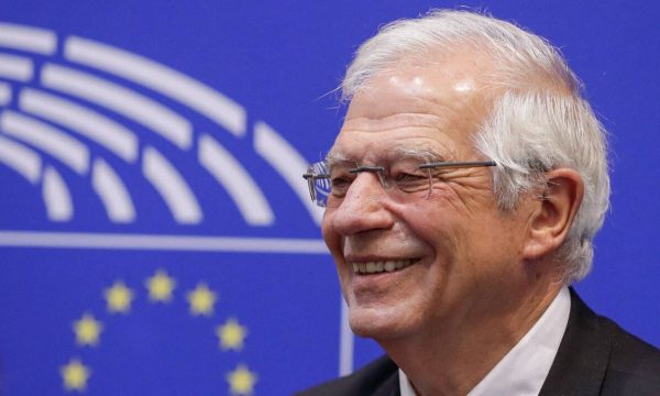 Vetizolohet përfaqësuesi i BE-së Joseph Borell/ Pret përgjigjen e tamponit për Covid-19