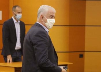 ‘Shqipëria vendi i çudirave/ Ndëshkohet polici që nuk justifikon dot 15 mijë euro të emigracionit, trafikantët bëhen politikanë’