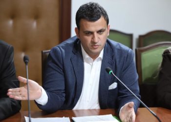 Flamur Golemi i përgjigjet presidentit të Luftëtarit: 12 ton nektarina dhe dhjetëra fatura fiktive si këto nuk mund t’i shlyejë bashkia. Do shihemi në gjyq për abuzimet. Gjirokastrës do t’i rikthejmë futbollin