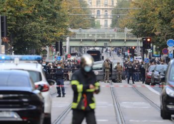 Sulmohen me thikë pranë Kishës së Notre Dame në Nisë, ndërrojnë jetë dy persona