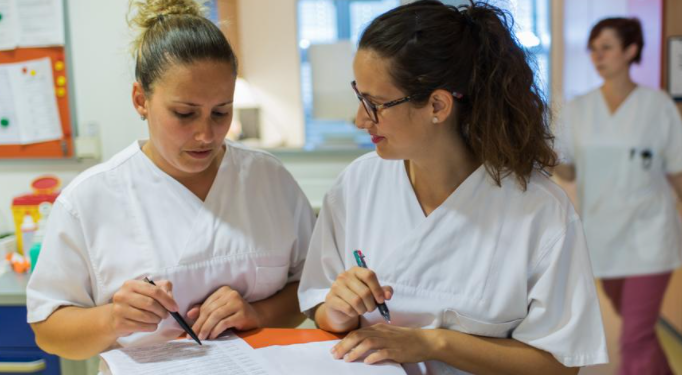 DW: Mungesë e infermierëve në Gjermani për të përballuar situatën e COVID-19