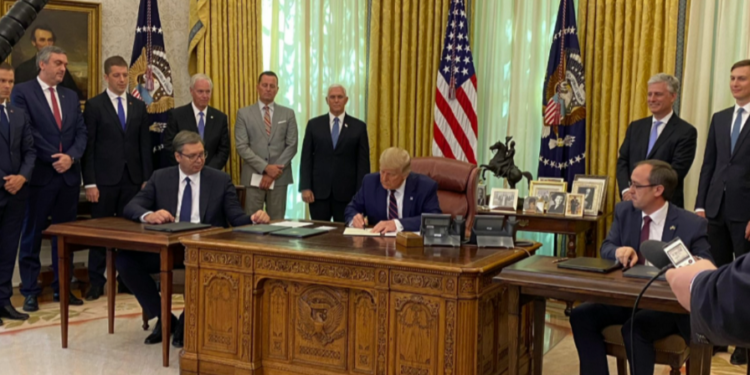 Trump flet sërish për dialogun Kosovë-Serbi: Ndalëm luftën 400 vjeçare