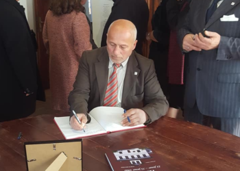 Qeraste femrat me uiski, deputeti nga Saranda propozon një zgjidhje për kufirin detar me Greqinë