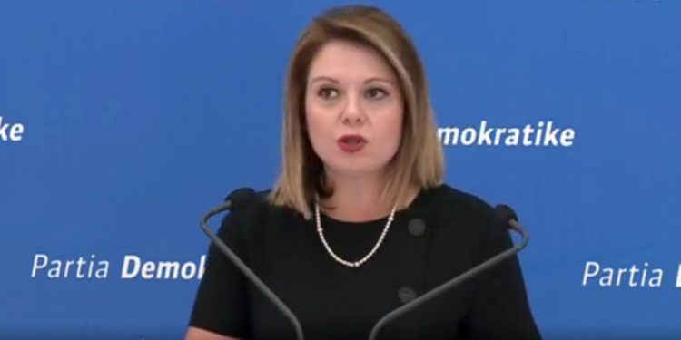S’kanë të sosur gafat në PD, ish-deputetja: 11×2 bëjnë 24 (VIDEO)