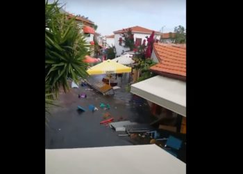 Tërbohet natyra/ Pas tërmetit vërshon cunami në Turqi (PAMJE NGA MOMENTI)