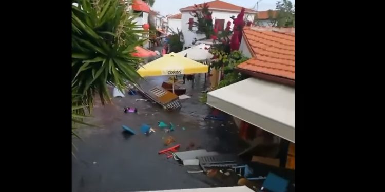Tërbohet natyra/ Pas tërmetit vërshon cunami në Turqi (PAMJE NGA MOMENTI)