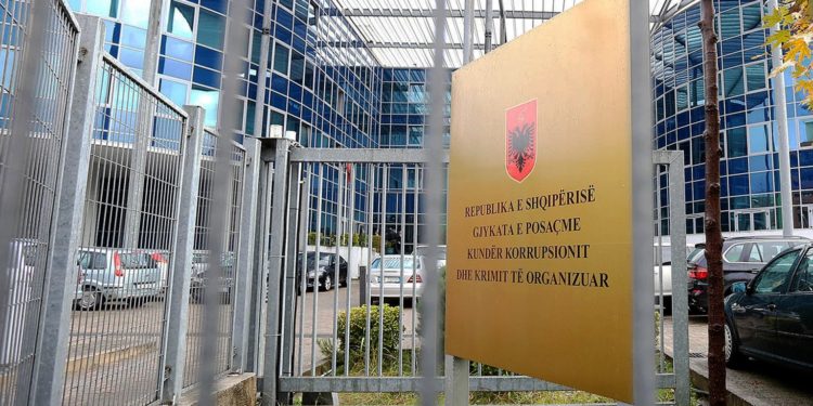 Gratë dhe vajzat që konkurrojnë për Byronë Kombëtare të Hetimit (Emrat)