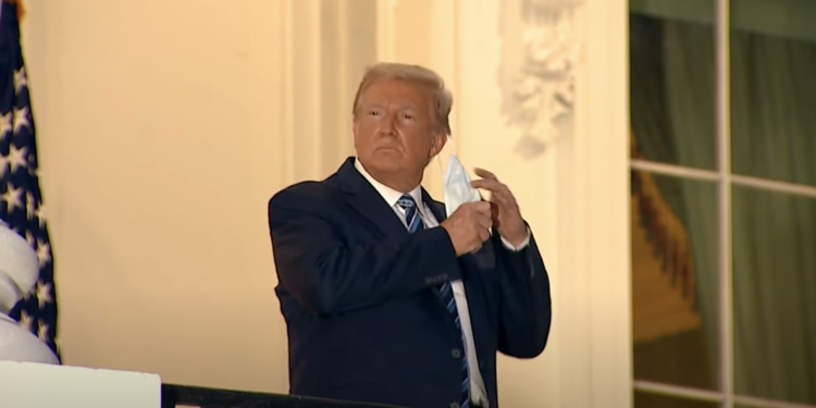 Trump me Covid heq maskën në Shtëpinë e Bardhë, mjekët ‘gati të vjellin’