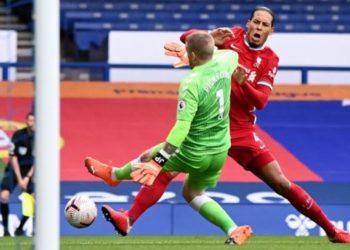 Klopp: “Nuk është e lehta ta zëvendësosh Van Dijkun, do t’i mungonte çdo ekipi”