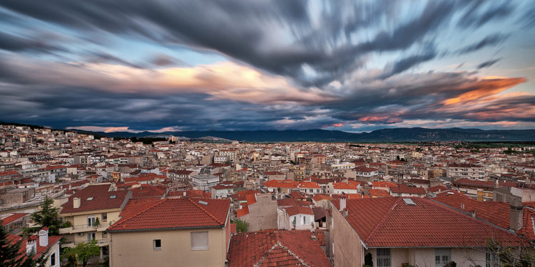 Izolohet një qytet i tërë në Greqi, shumë afër me Shqipërinë