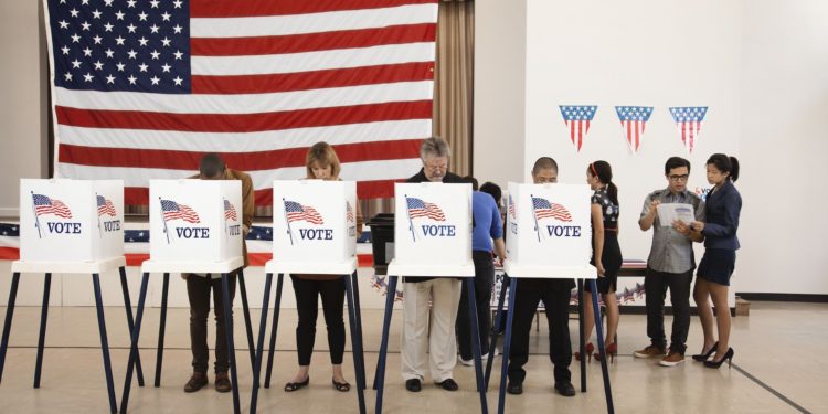 Rekord në historinë e zgjedhjeve në SHBA, 70 milionë amerikanë kanë votuar deri sot