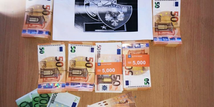 Policia e Gjirokastrës zbardh detajet, ja si u zbuluan 30 mijë eurot e padeklaruara në Kakavijë