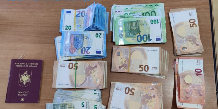 Bllokohen 20 mijë euro në Kakavijë, nisin hetimet për 50-vjeçarin nga Saranda