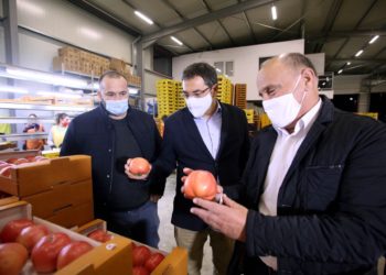 Pandemia nuk ndal eksportet e fruta-perimeve nga Shqipëria, Çuçi viziton pikat e grumbullimit në Lushnje: Vetëm për nëntë mujorin e këtij viti kemi rritje me 18% në sasi dhe 17% në vlerë (FOTO)