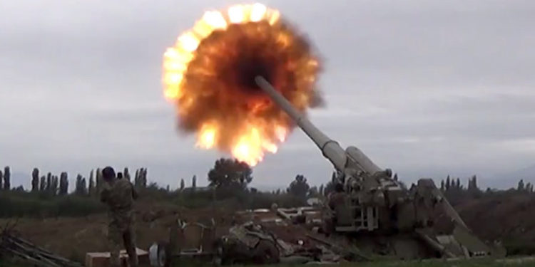 Tre ditë pas shpalljes së armëpushimit/ Vijojnë luftimet në Nagorno Karabak