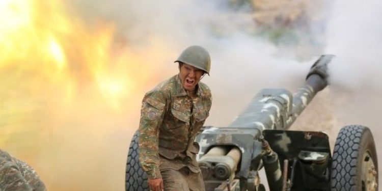 Harrohet armëpushimi/ Vijojnë bombardimet në Nagorno-Karabak