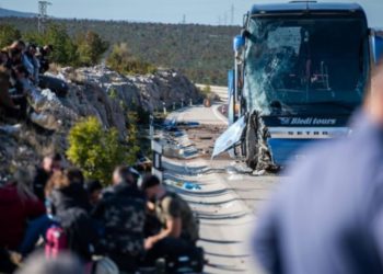 Aksidentohet autobusi me shqiptarë (FOTO)