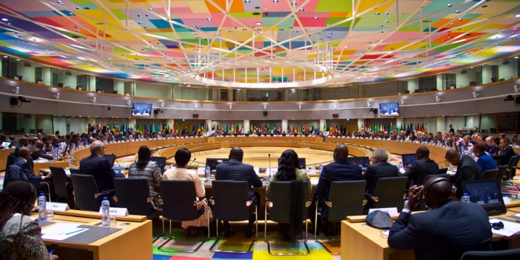 BE kërcënon me sanksione presidentin e Bjellorusisë nëse ai nuk negocion me opozitën