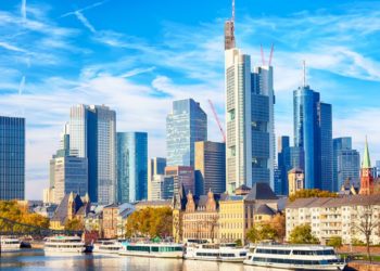 Studimi/ Pandemia ndikoi në shkurtimin e vendeve të punës në bankat e Frankfurtit