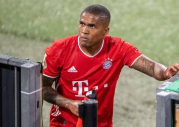 Costa dhe Sarr titullarë, Sane në stol