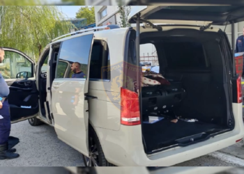 15 mijë paund dhe 23 mijë euro, si u bllokua në Kakavijë vlonjati që jeton në Britani (VIDEO)