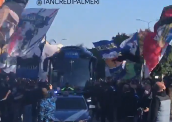 Video, ja si e presin tifozët e Interit ekipin para stadiumit