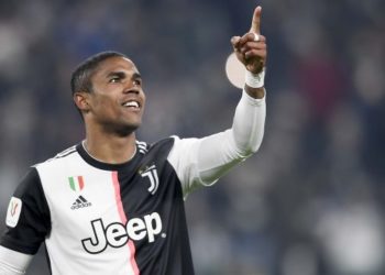 Douglas Costa i përgjigjet Manchester Unitedit
