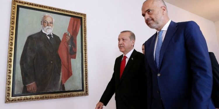 “Trishtim dhe keqardhje”, Rama reagon për tërmetin e fuqishëm që goditi Turqinë dhe Greqinë