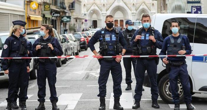 Blindohet Franca pas ngjarjes në Nisë: Forca të shumta sigurie i bashkohen shkollave dhe objekteve të kultit