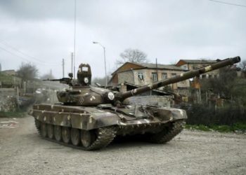 Shkatërrohen 10 tanke armene nga ushtria e Azerbajxhanit
