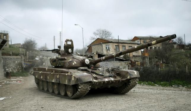 Shkatërrohen 10 tanke armene nga ushtria e Azerbajxhanit