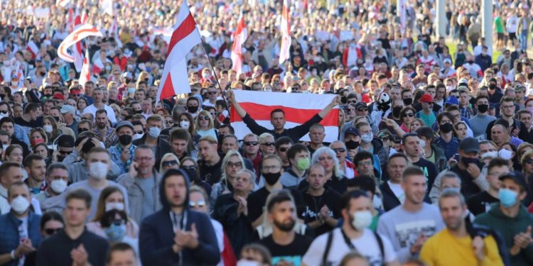 Opozita bjelloruse fiton Çmimin Sakharov për protestat masive ndaj Lukashenkos